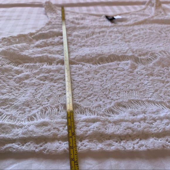 🤍☀️ White Crochet Cropped Top - Picture 4 of 5